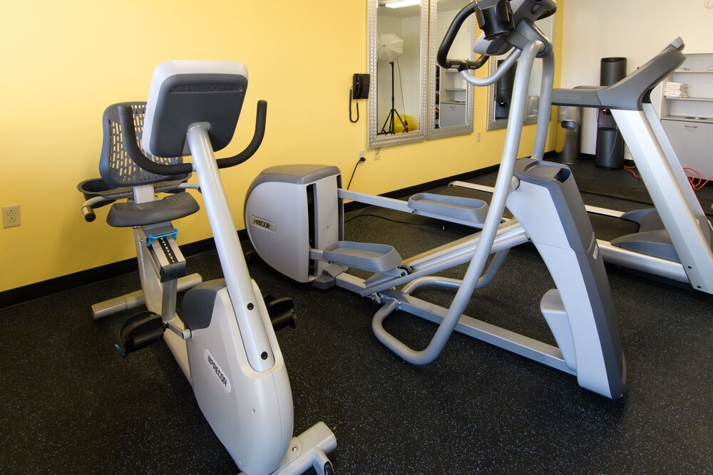 Fitness facility, Days Inn by Wyndham Pittsburgh-Harmarville