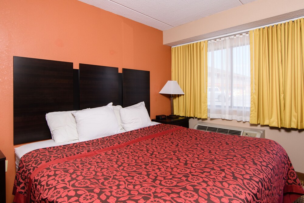 Room, Days Inn by Wyndham Pittsburgh-Harmarville