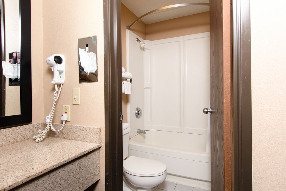 Bathroom, Days Inn by Wyndham Pittsburgh-Harmarville