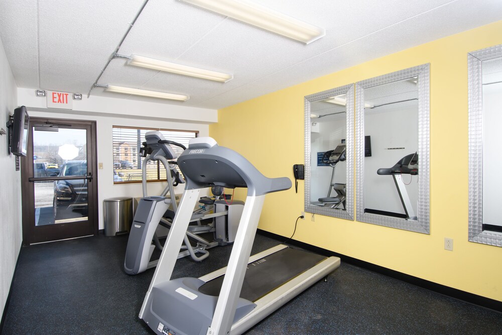 Fitness facility, Days Inn by Wyndham Pittsburgh-Harmarville