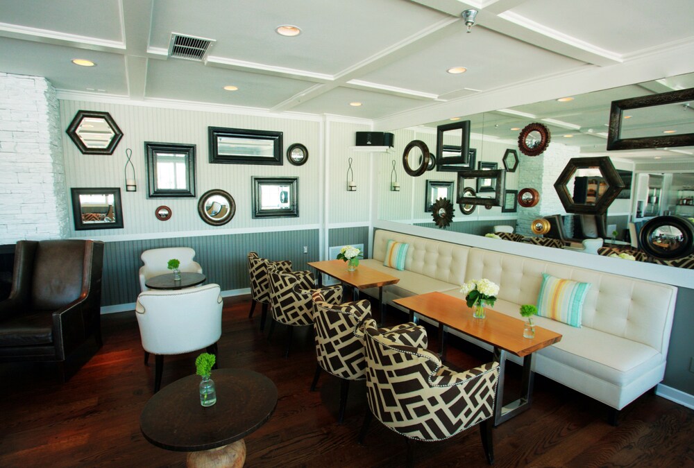 Hotel Lounge