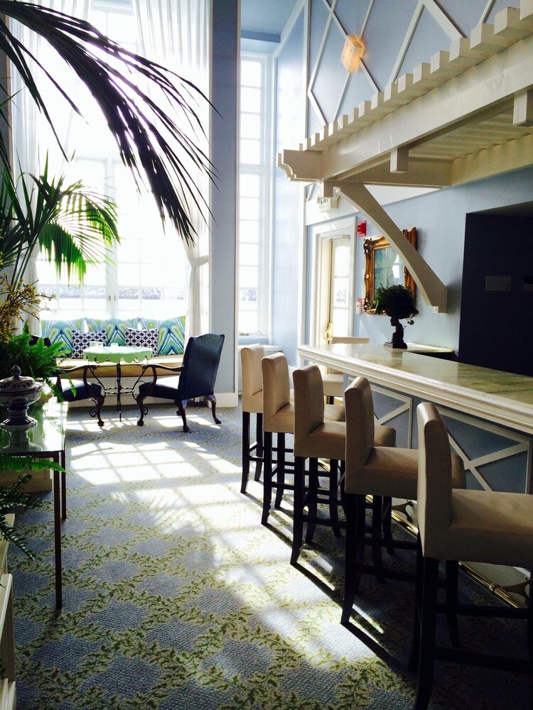 Hotel Bar