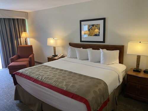 Ramada Plaza by Wyndham Albuquerque Midtown