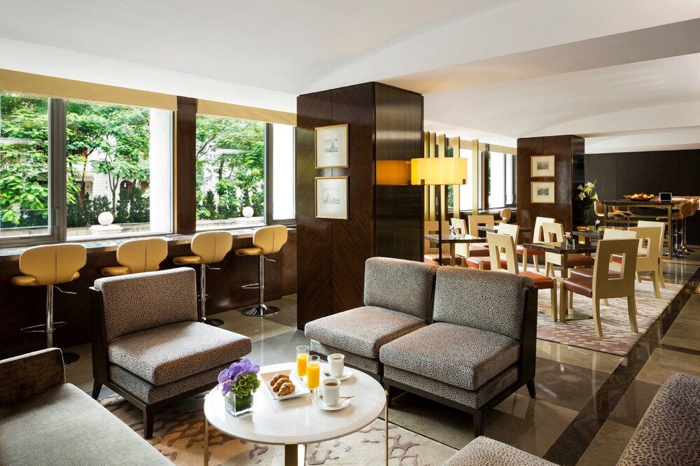 Executive Lounge