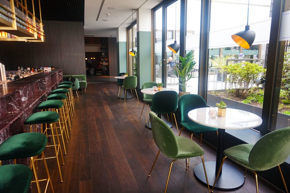 Hotel Bar