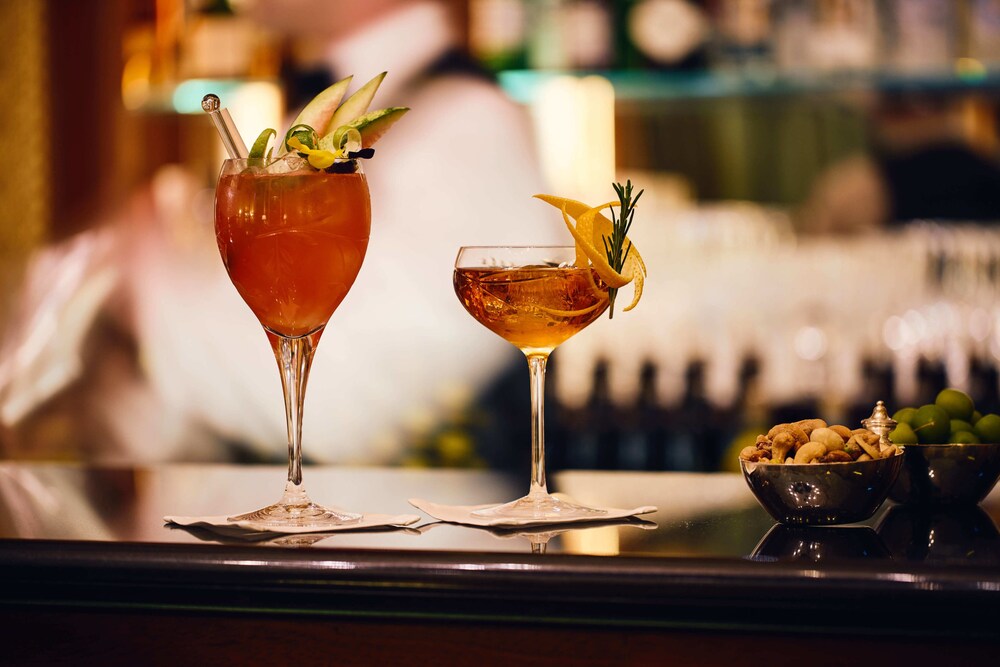 Hotel Bar