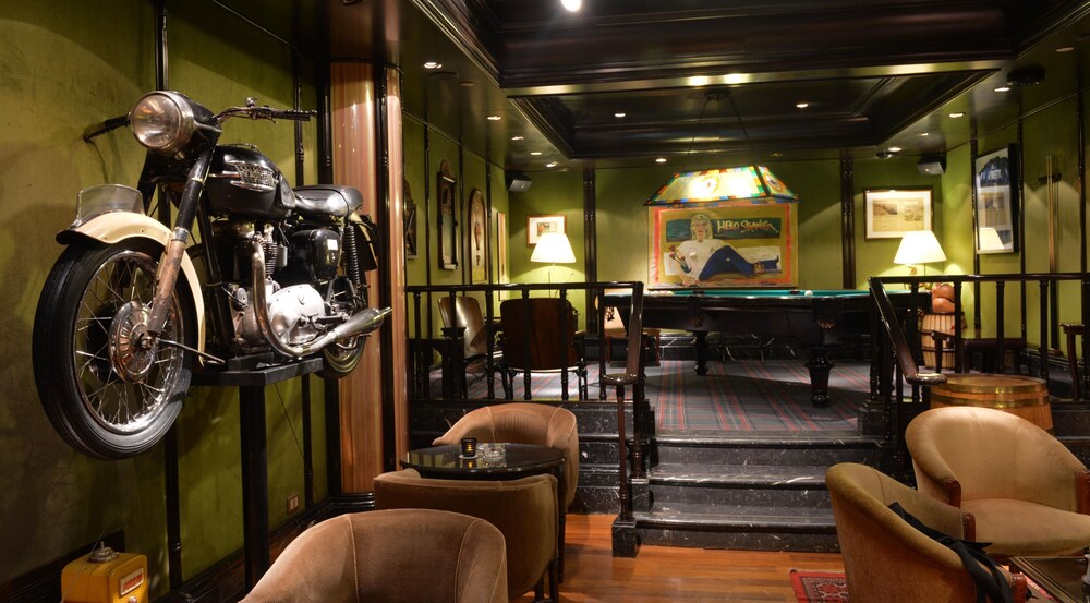 Hotel Bar