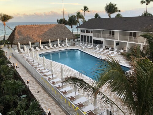 Beachcomber Resort & Club