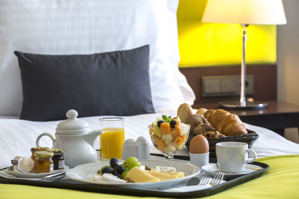 Room Service - Dining