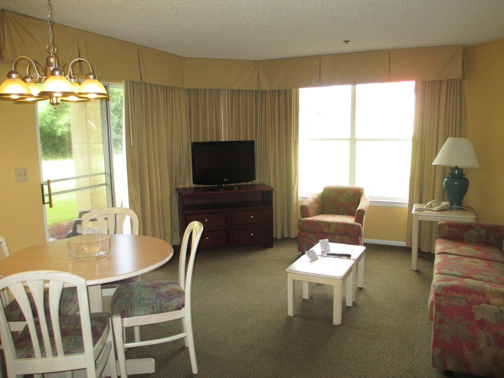 Suite, 1 Bedroom - Living Room