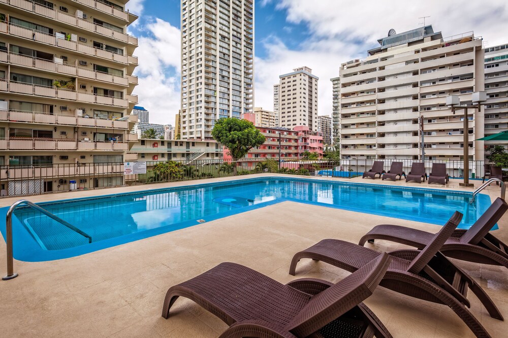 Pool, Waikiki Resort Hotel