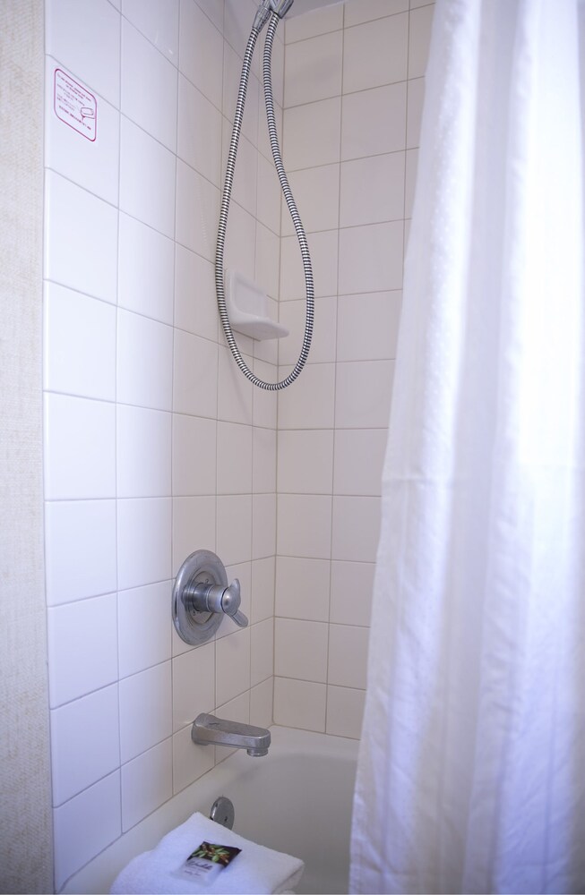 Bathroom shower, Waikiki Resort Hotel