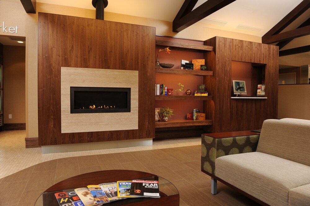 Lobby sitting area, Courtyard by Marriott Rochester East/Penfield