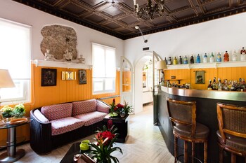 Hotel Bar