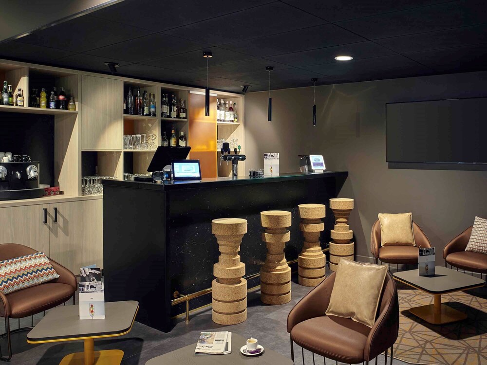 Hotel Bar