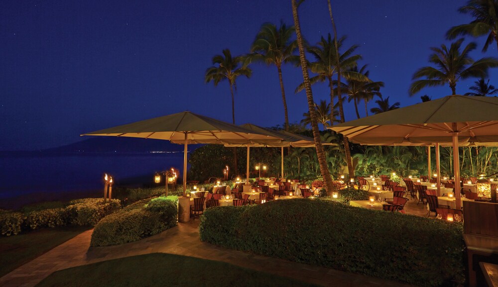 Outdoor dining, Four Seasons Resort Maui at Wailea