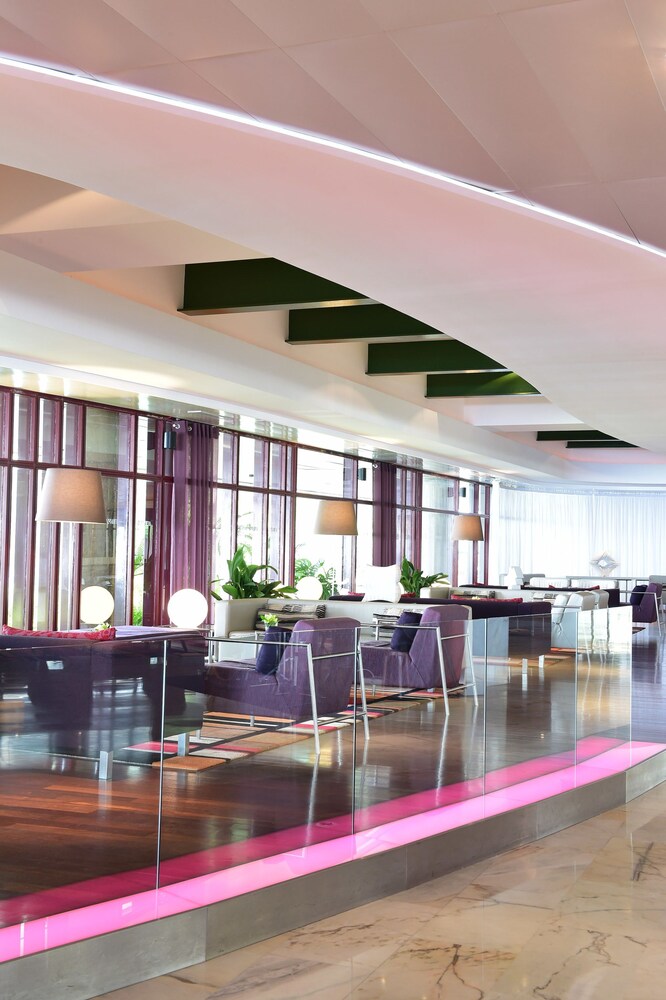 Hotel Lounge