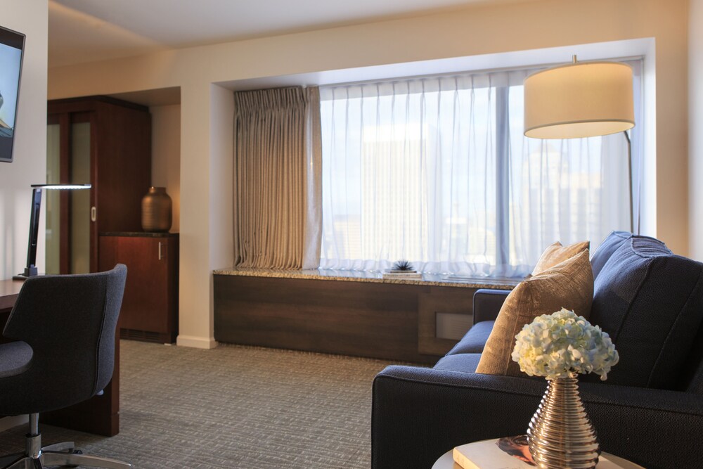 Living area, Renaissance Seattle Hotel