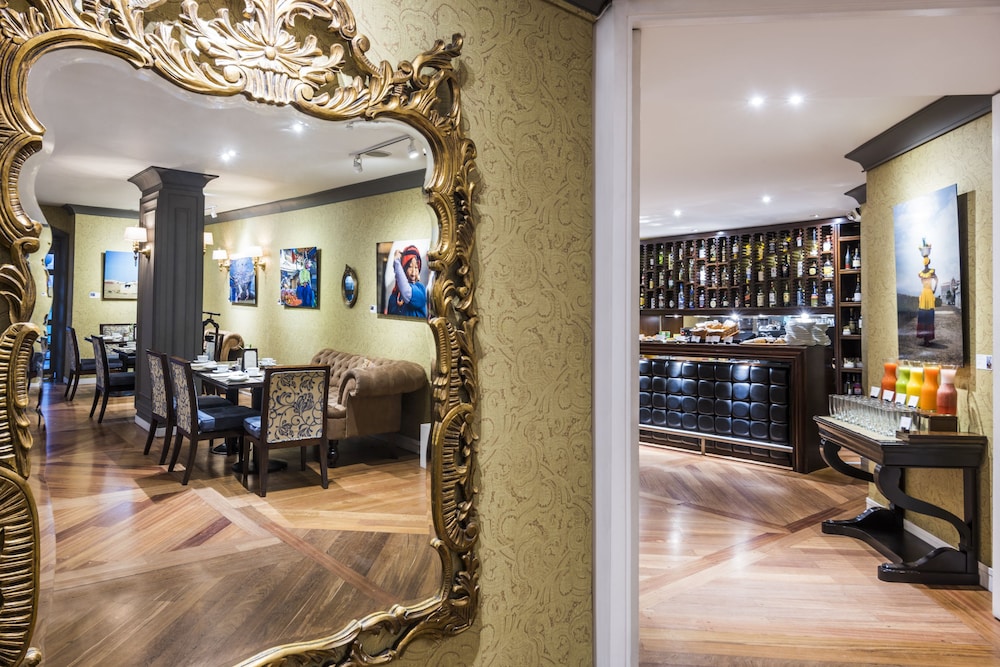 Hotel Lounge