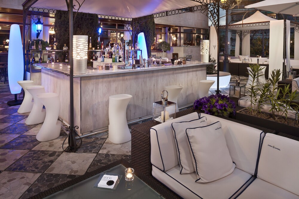 Hotel Bar