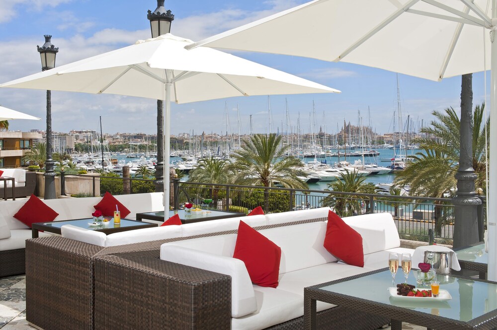 Hotel Bar