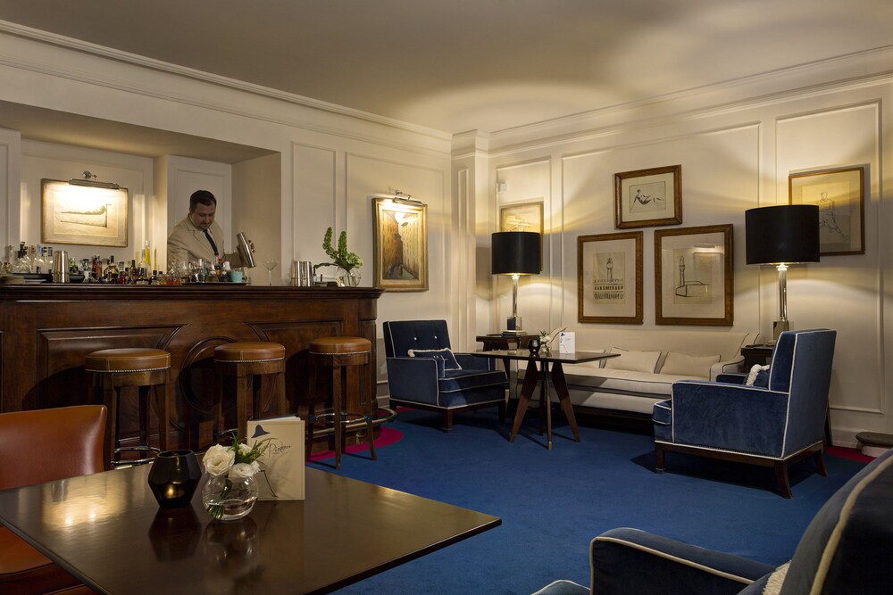 Hotel Bar