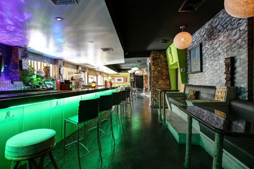 Hotel Bar