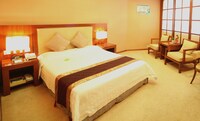 Deluxe Room, 1 Queen Bed