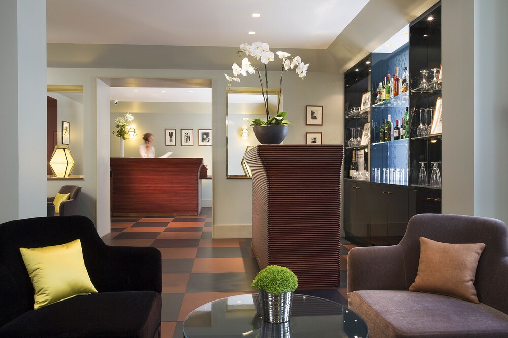 Hotel Lounge