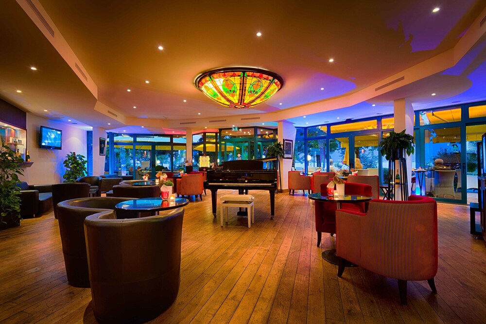 Hotel Bar