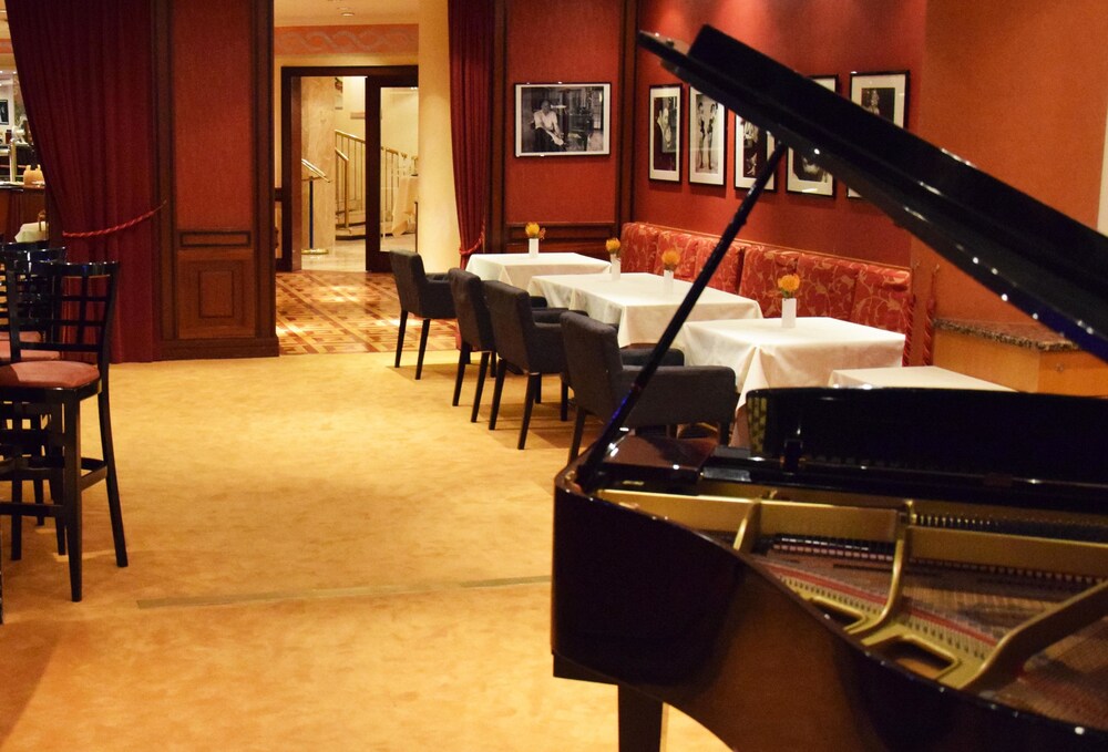 Hotel Bar