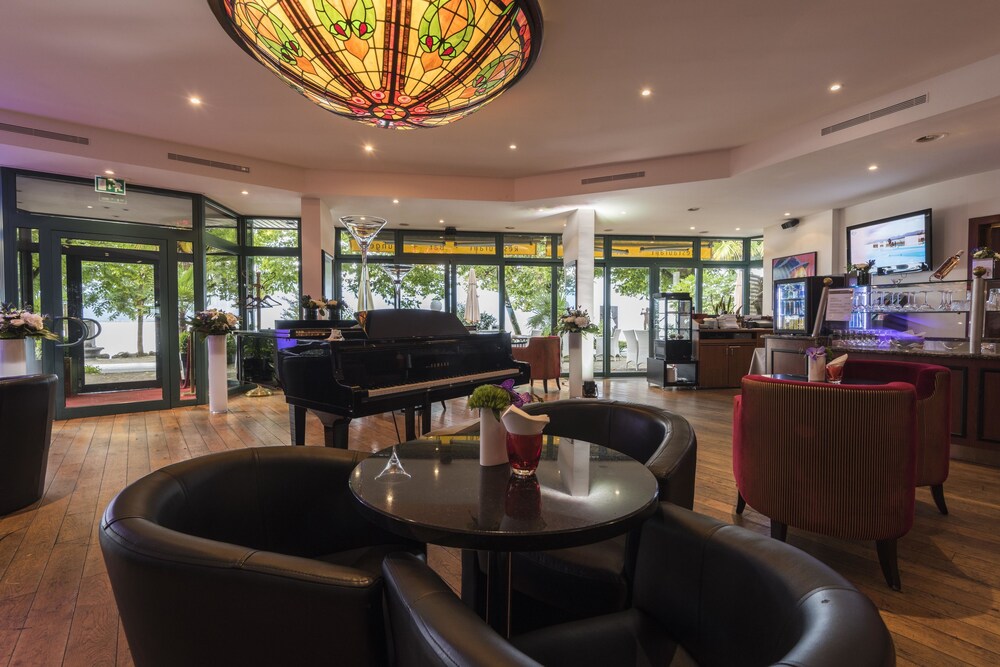 Hotel Bar