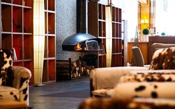 Hotel Lounge