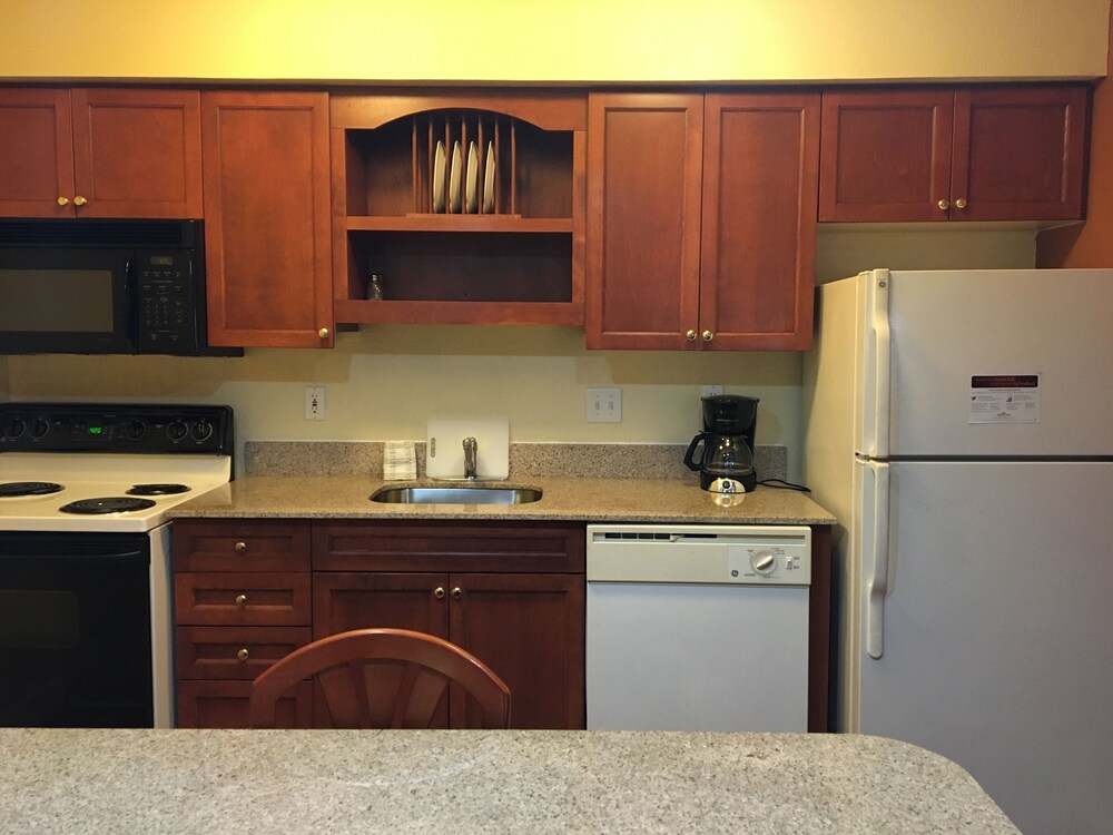 Private kitchen, Affordable Suites of America Grand Rapids