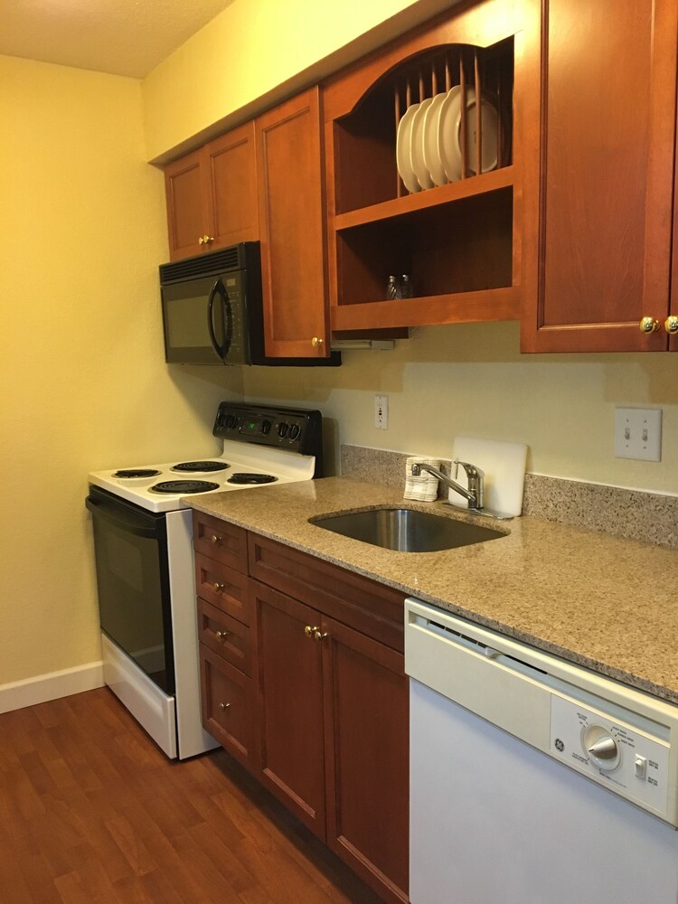 Private kitchen, Affordable Suites of America Grand Rapids