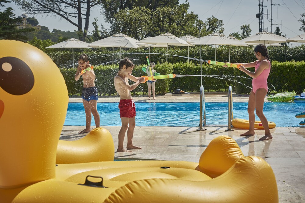 Childrens Play Area - Outdoor