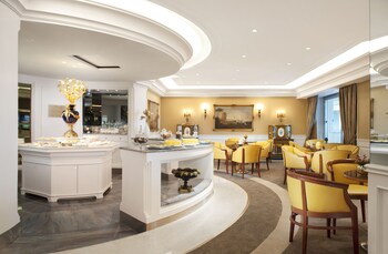 Executive Lounge