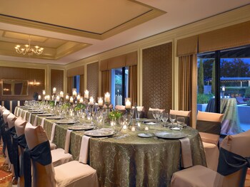 Houston Vacations - The St. Regis Houston - Property Image 3