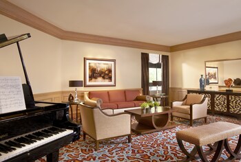 Houston Vacations - The St. Regis Houston - Property Image 5