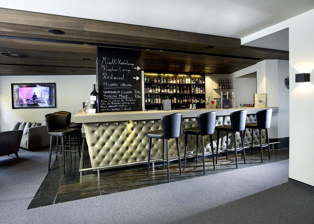 Hotel Bar