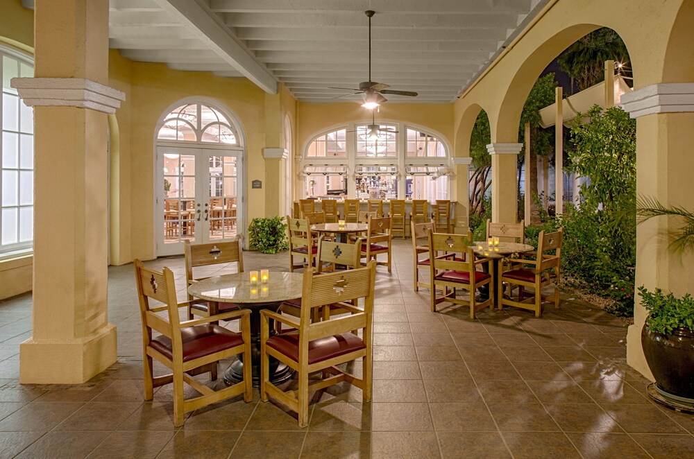 Hotel Bar