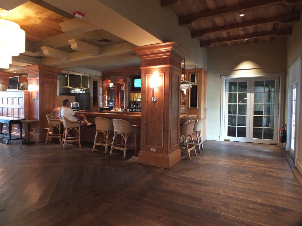 Hotel Bar