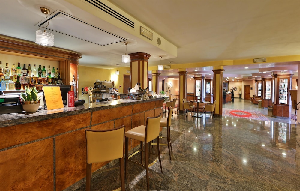 Hotel Bar