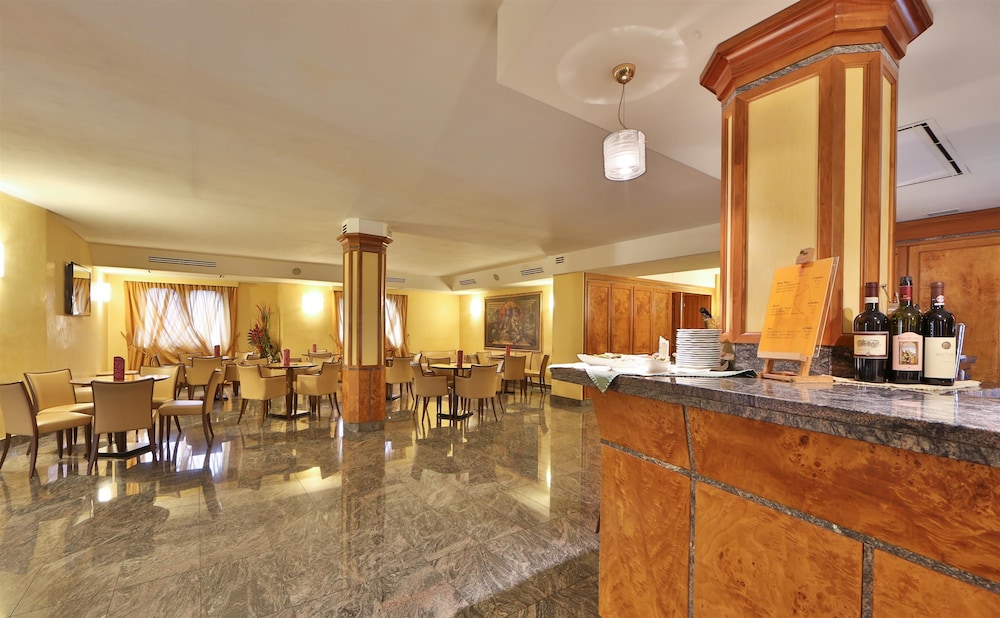 Hotel Bar