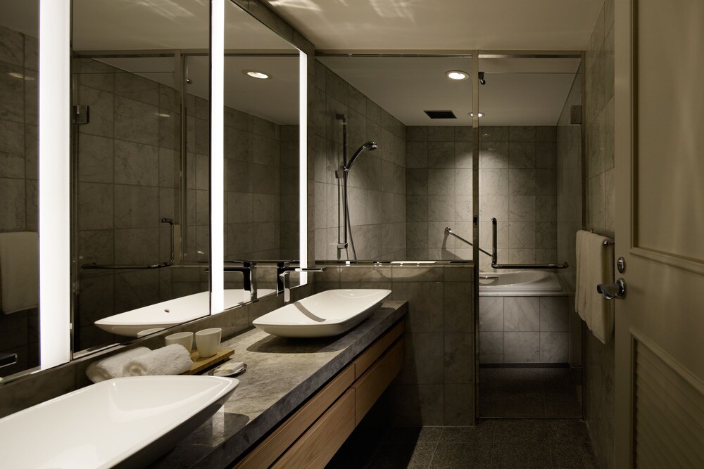 Bathroom, Keio Plaza Hotel Tokyo