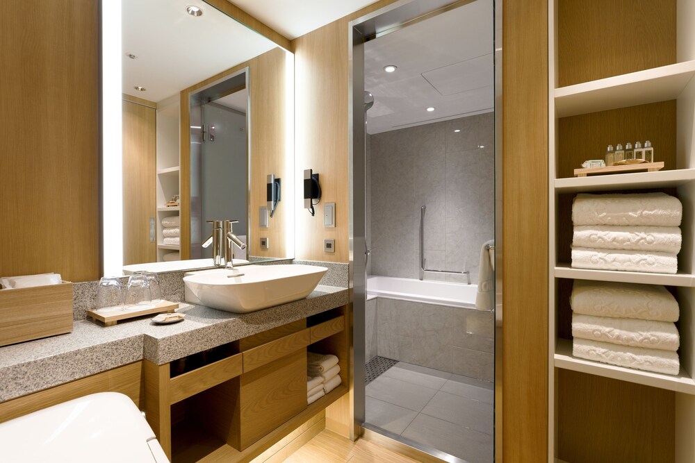 Bathroom, Keio Plaza Hotel Tokyo