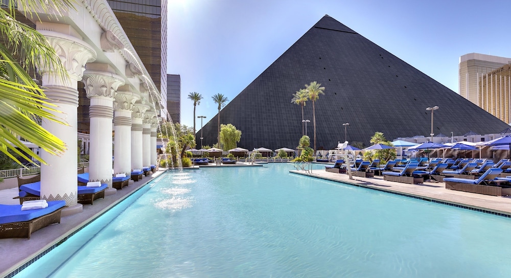 Pool, Luxor Hotel and Casino