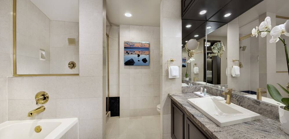 Bathroom, Luxor Hotel and Casino