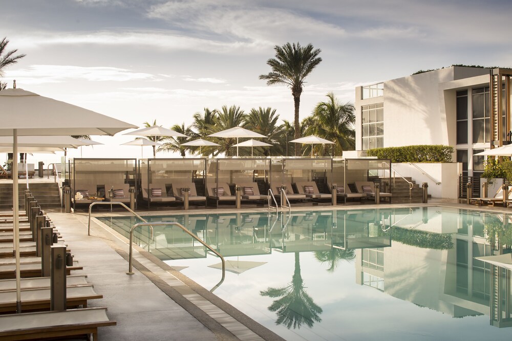 Pool, Eden Roc Miami Beach