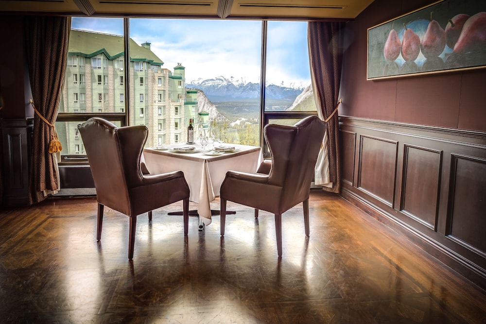 Couples Dining